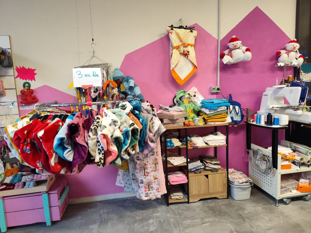 des capes,des linges et des articles de bébé